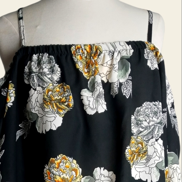 Indulge Floral off shoulder Blouse - Picture 6 of 13